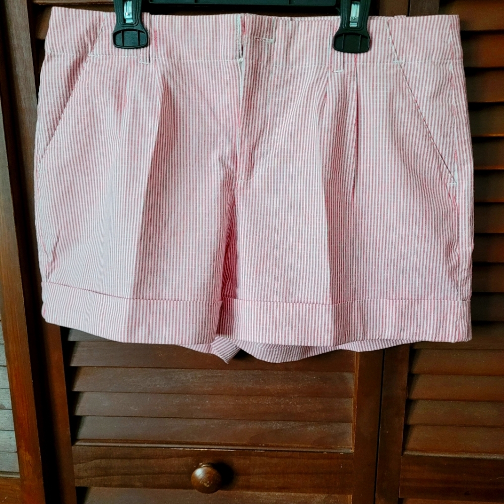 Red/White cuffed seersucker shorts